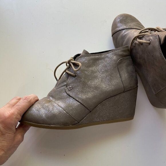 Toms Kala Metallic Wedge Ankle Bootie, 8.5 - Picture 2 of 8